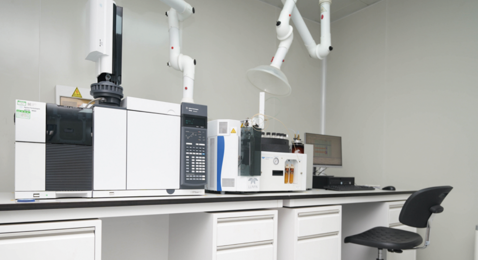 Analytical testing equipment in the LEANX laboratory